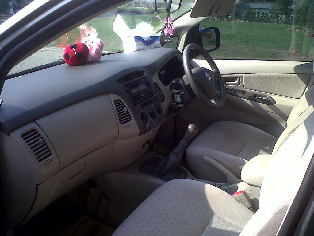 Innova G M/T Bensin Luxury Sept 2010 Grey Metallic Captain Seat