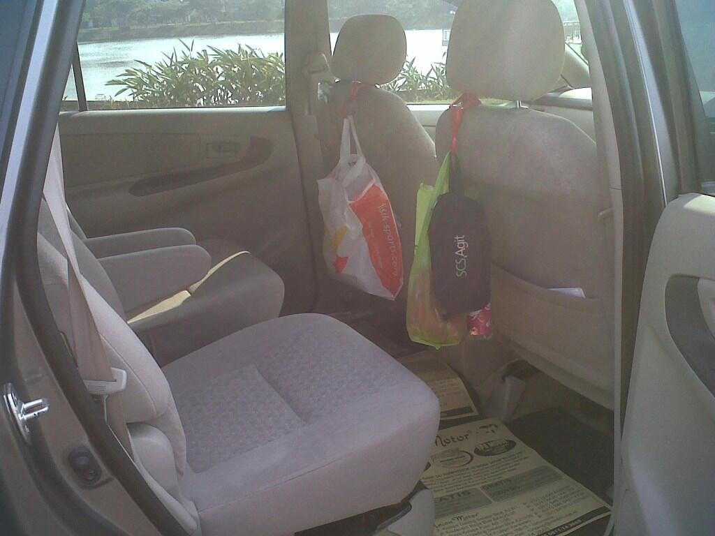 Innova G M/T Bensin Luxury Sept 2010 Grey Metallic Captain Seat