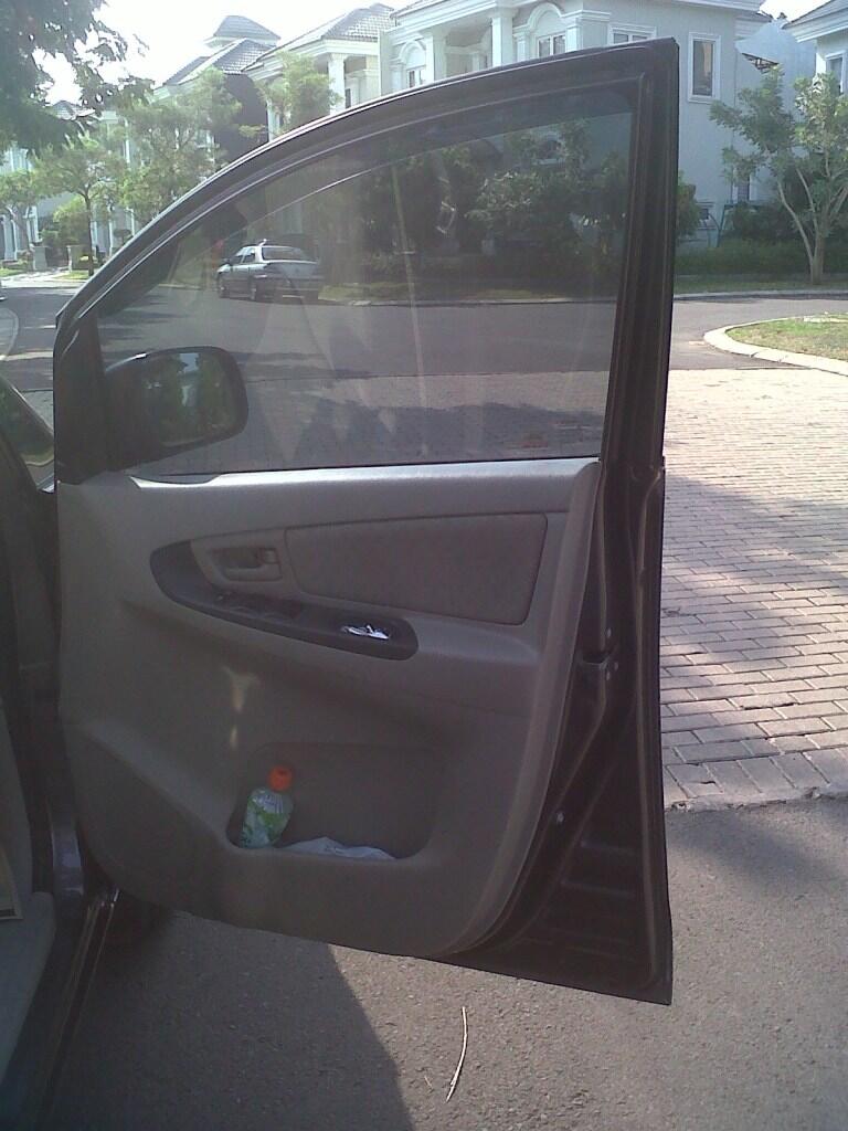 Innova G M/T Bensin Luxury Sept 2010 Grey Metallic Captain Seat
