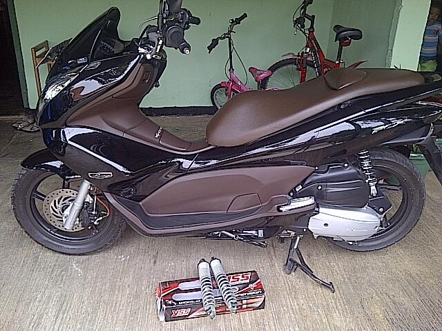 HONDA PCX 125 HITAM 2011 ( BAN BATLAX )