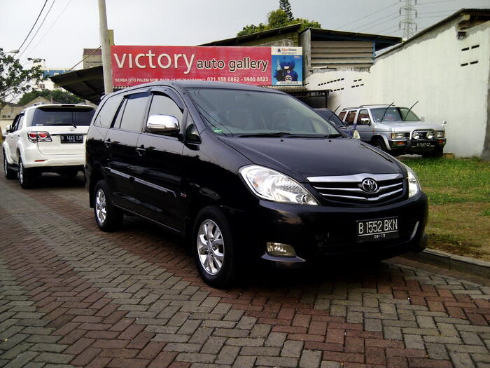 TOYOTA INNOVA G 2.5 DIESEL A/T 2010 HITAM METALIK