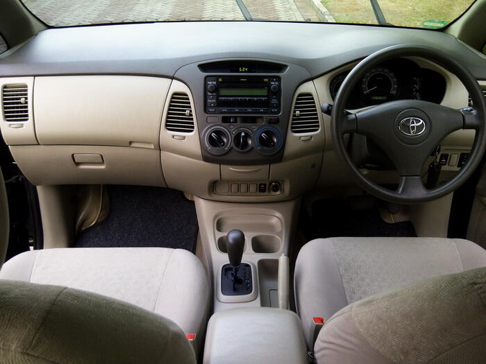 TOYOTA INNOVA G 2.5 DIESEL A/T 2010 HITAM METALIK