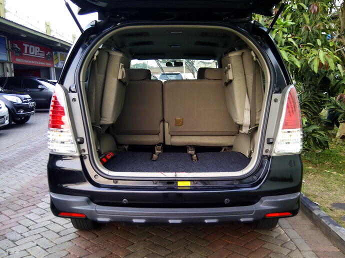 TOYOTA INNOVA G 2.5 DIESEL A/T 2010 HITAM METALIK
