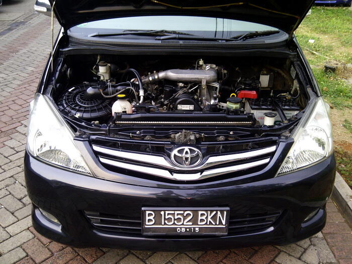 TOYOTA INNOVA G 2.5 DIESEL A/T 2010 HITAM METALIK