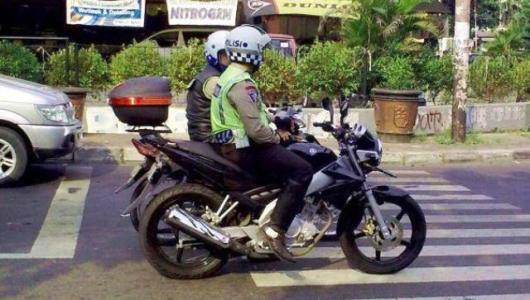 Kelakuan POLISI Dijalan Raya !