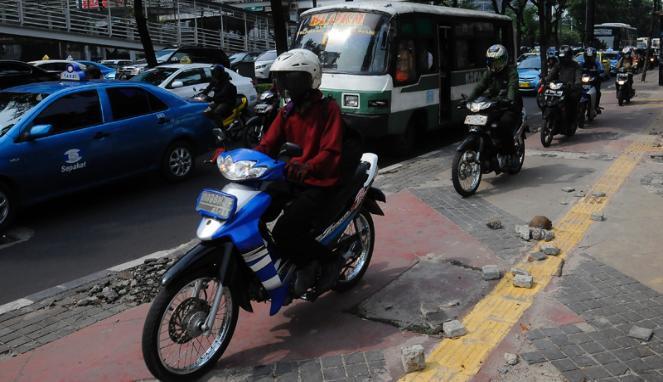 Motor Rebut Lahan Pejalan Kaki