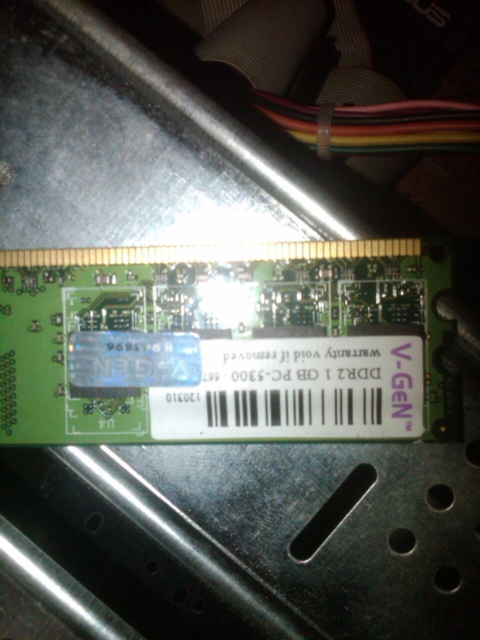 VGA DA GF 9500GT 1GB 128 BIT DDR2 + RAM 1GB DDR2 VGEN