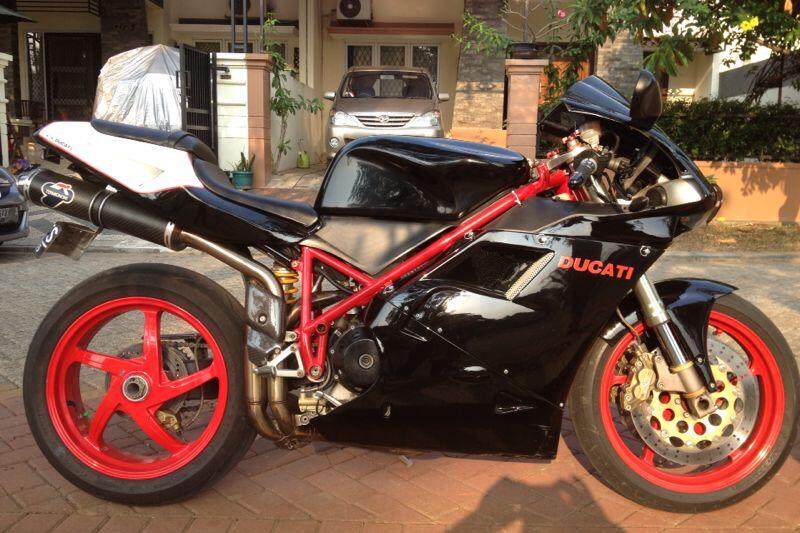 ducati 2002 748s