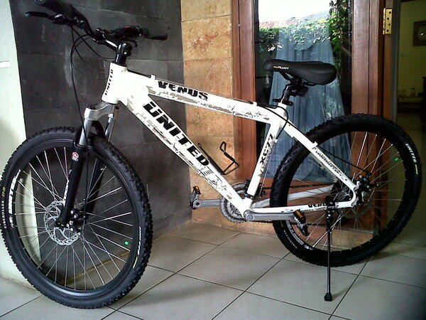 Terjual Sepeda  Gunung UNITED  VENUS  XC 77 XC HardTail 