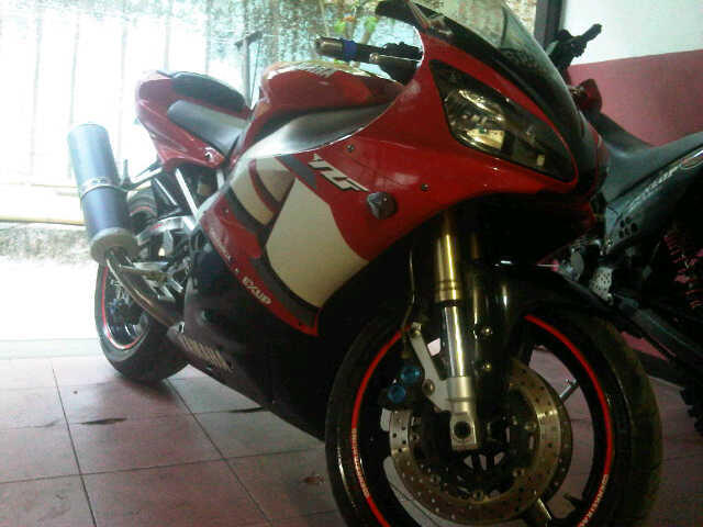 Yamaha R1 2002