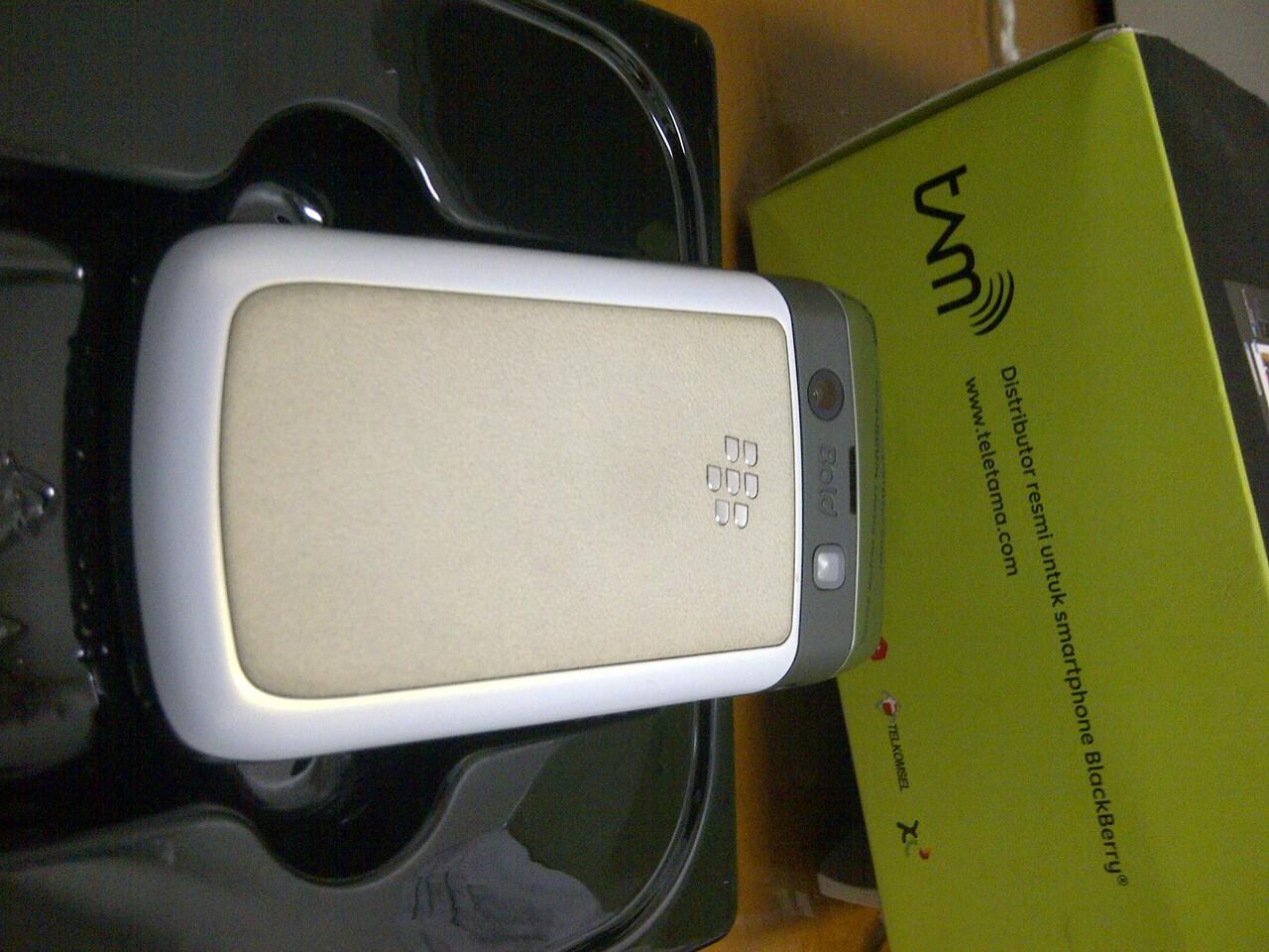 cepat Blackberry 9780 bb onyx 2 white garansi tam masih 14 bulan lagi