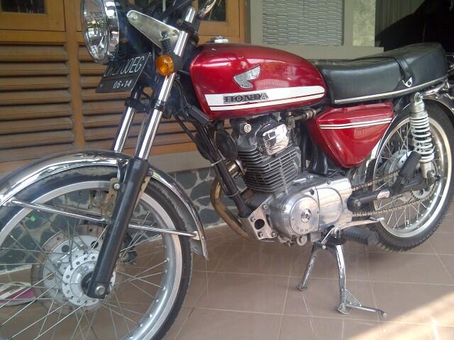 Jual Honda CB tahun 1975 (Banyak Bonus)