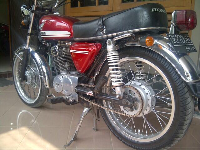 Jual Honda CB tahun 1975 (Banyak Bonus)