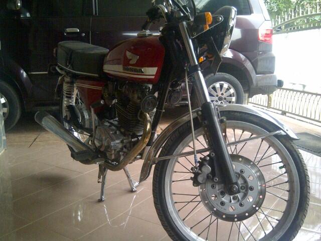 Jual Honda CB tahun 1975 (Banyak Bonus)
