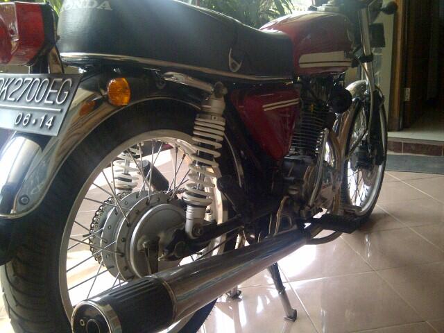 Jual Honda CB tahun 1975 (Banyak Bonus)