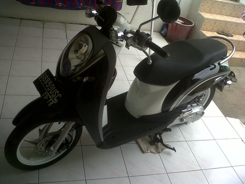 Scoopy 2011 warna hitam CW