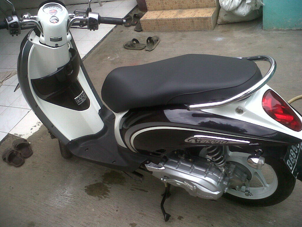 Scoopy 2011 warna hitam CW