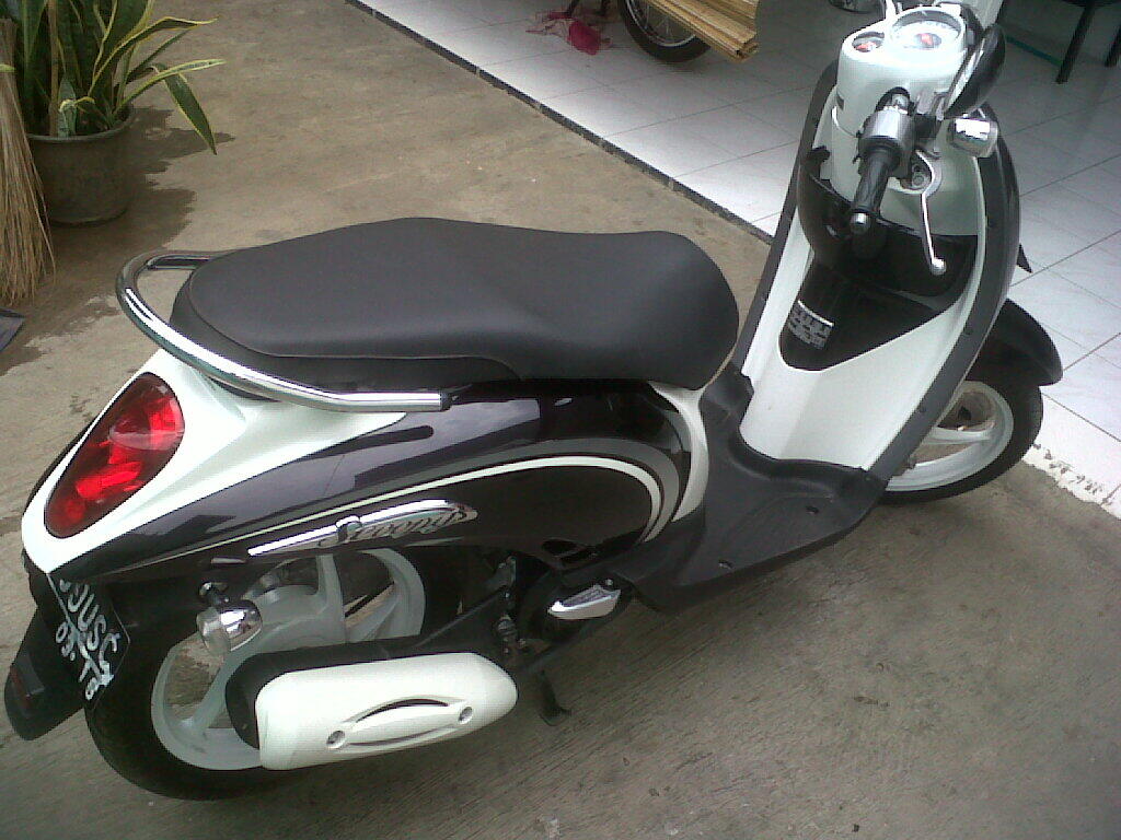 Scoopy 2011 warna hitam CW