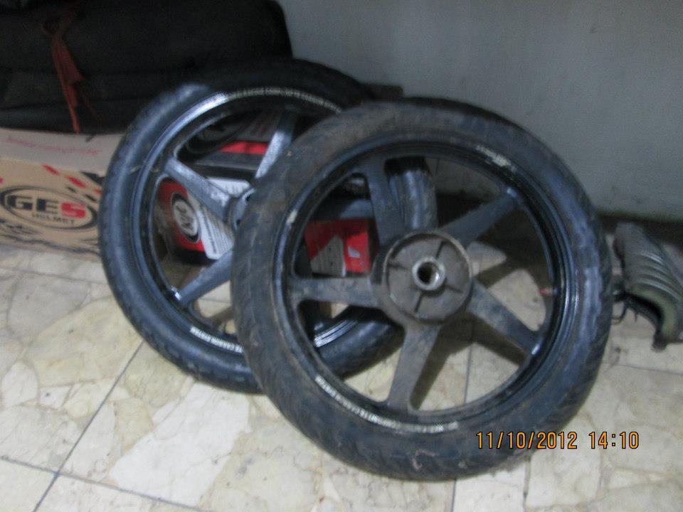 motor vixion 2007 velg ban gede ++ban velg ori juga...masuukk