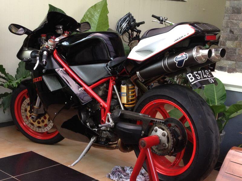 ducati 2002 748s