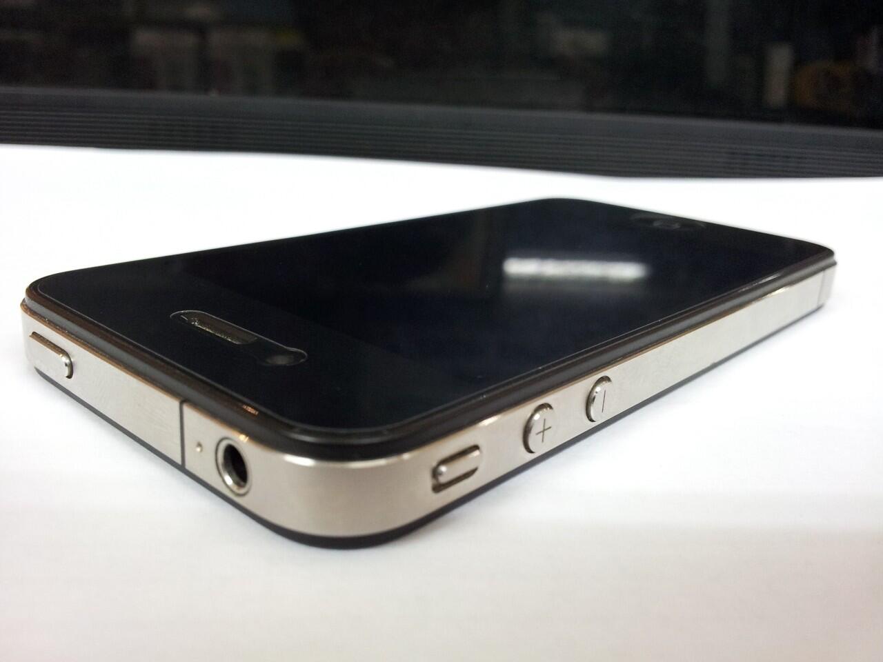 iPhone 4 16GB Black FU kondisi 99% mulus bener2