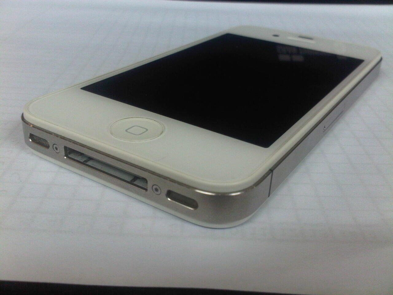iPhone 4 8GB White FU kondisi 99% mulus bener2 like new