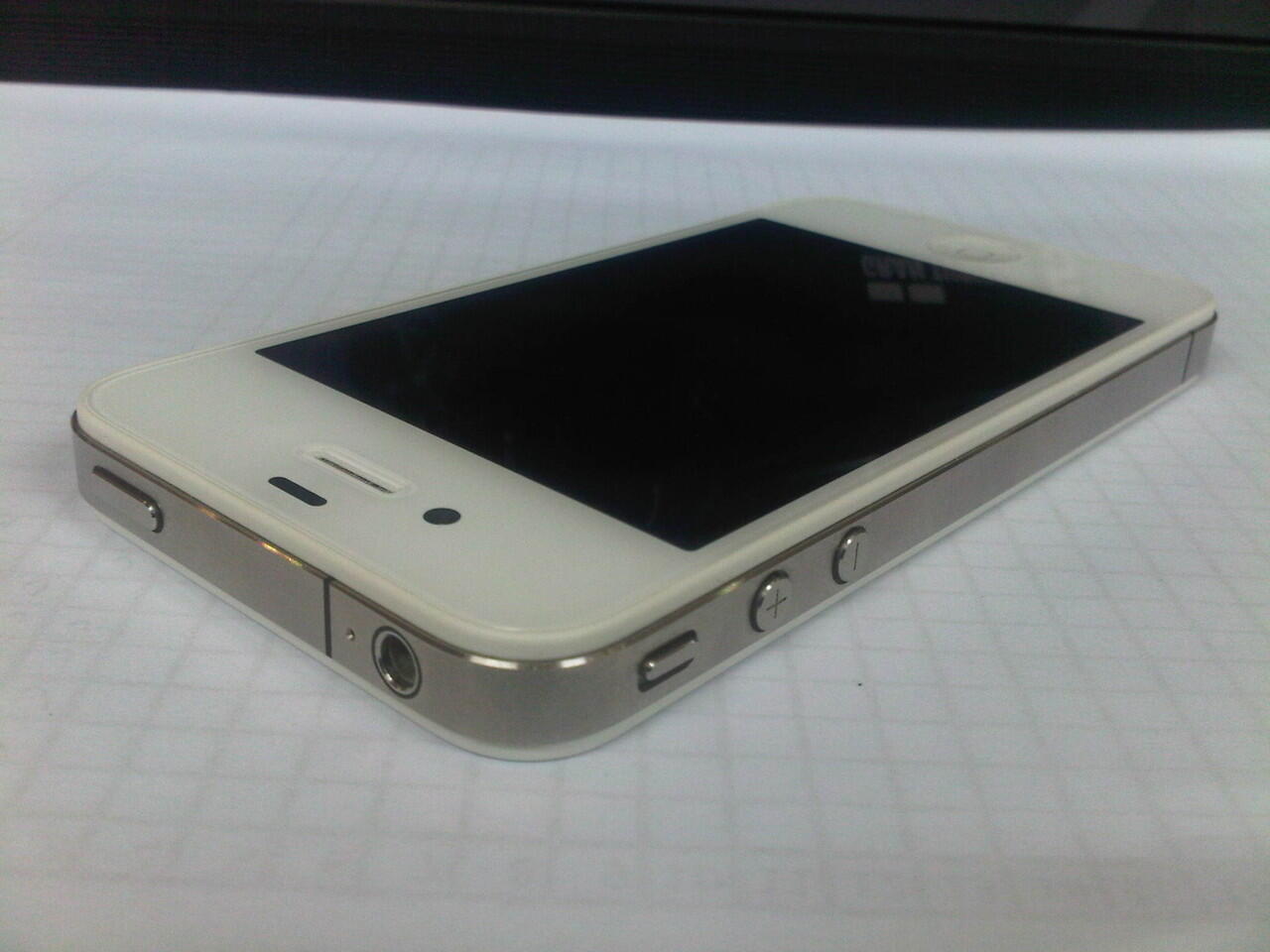 iPhone 4 8GB White FU kondisi 99% mulus bener2 like new