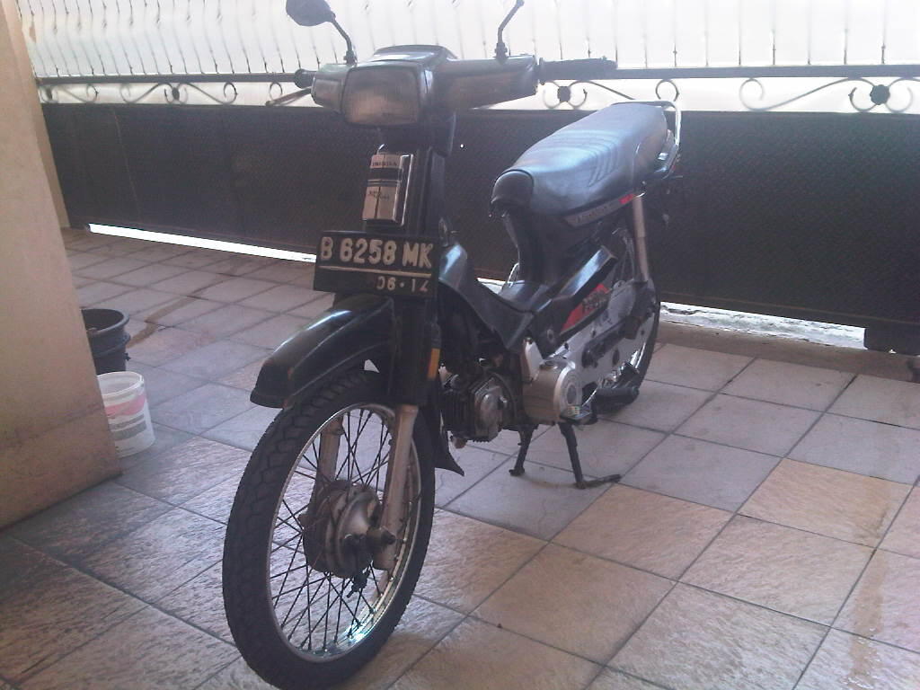 Honda Astrea Prima Tahun 1990, tgn Pertama HITAM