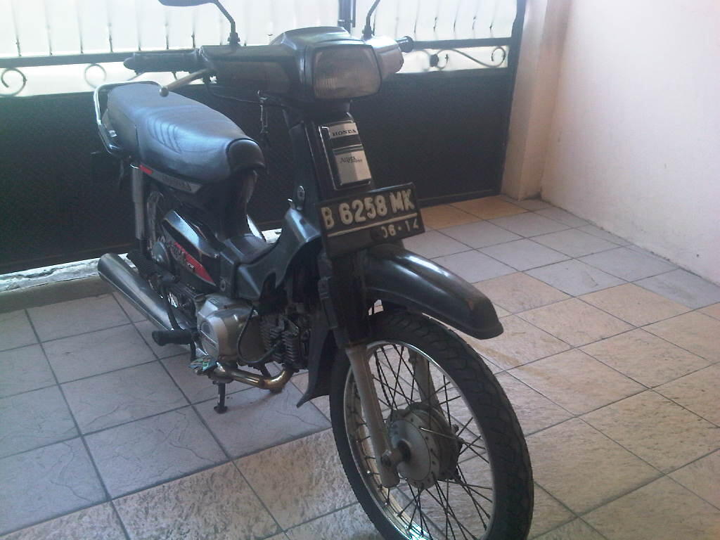 Honda Astrea Prima Tahun 1990, tgn Pertama HITAM