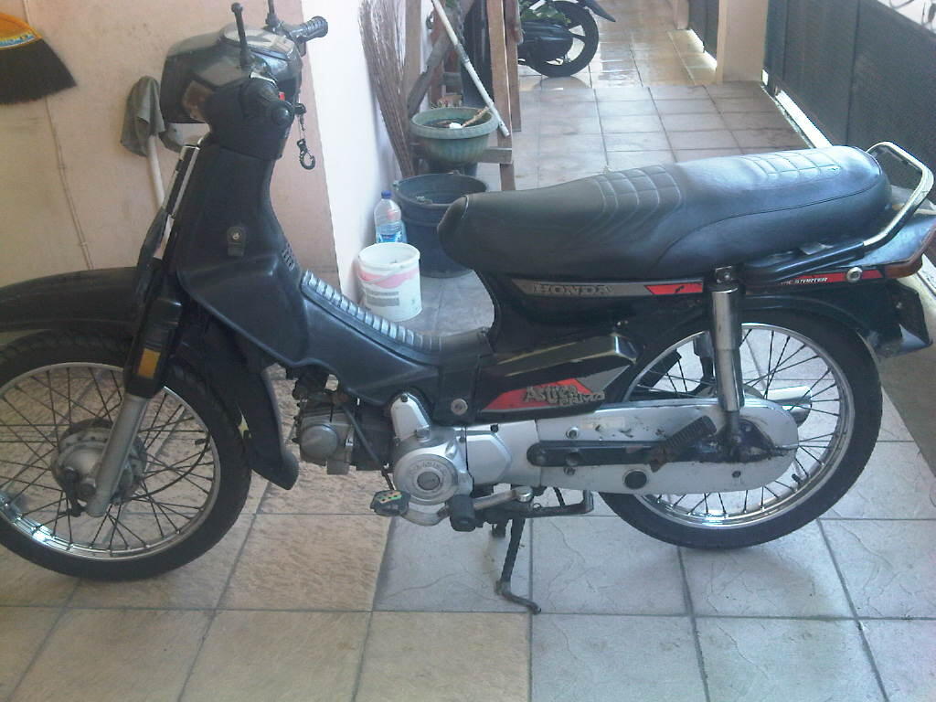 Honda Astrea Prima Tahun 1990, tgn Pertama HITAM