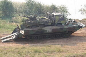 10 Kendaraan Pasukan Militer Terunik Di Dunia