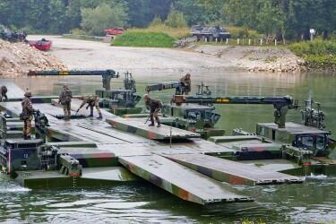 10 Kendaraan Pasukan Militer Terunik Di Dunia