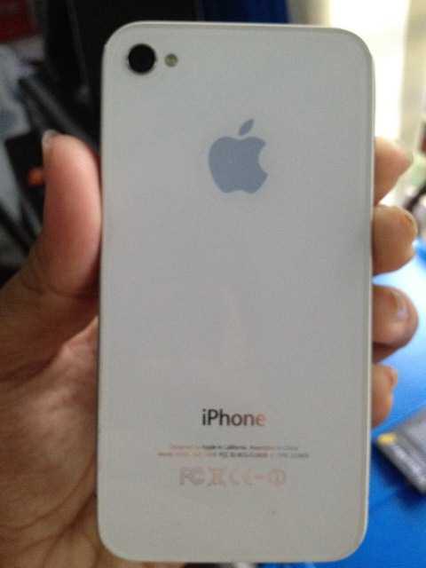 WTS Iphone 4s white 32gb Batangan Fu murahhh... BU