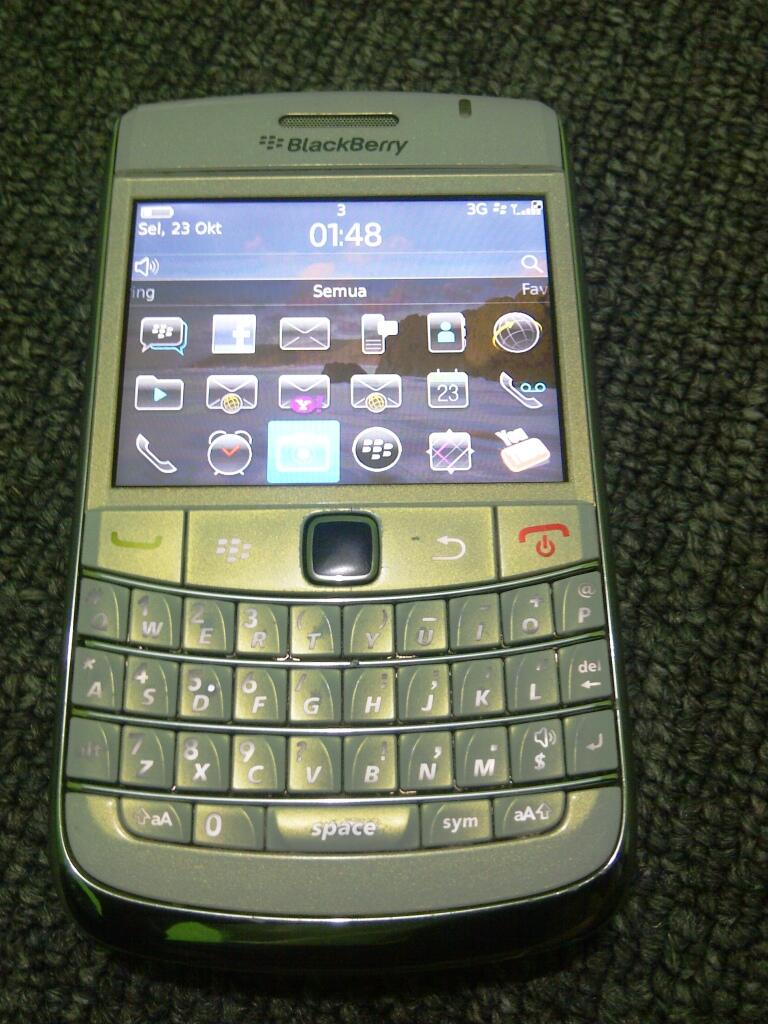 Blackberry 9780 Onyx2 a.k.a Delta White Mulus Segel Jogja / Yogyakarta