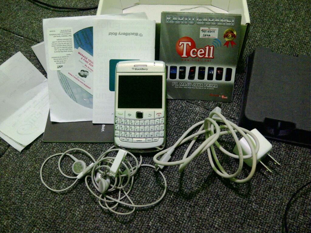 Blackberry 9780 Onyx2 a.k.a Delta White Mulus Segel Jogja / Yogyakarta