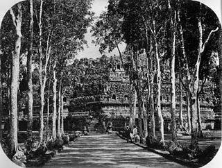 Foto-Foto Candi Borobudur Ketika Pertama Kali Ditemukan.