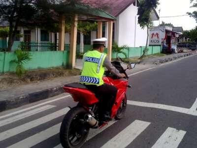 Gimana Rakyat Ga Marah, Kelakuan Polisi Aja Kayak Gini......