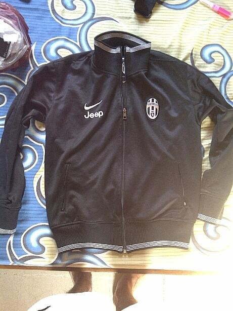 jaket juventus nike logo jeep 2012 - 2013 KW lokal ukuran M