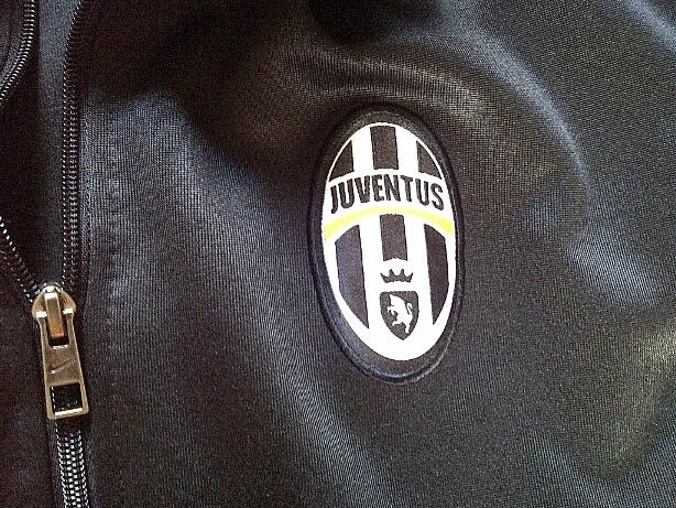 jaket juventus nike logo jeep 2012 - 2013 KW lokal ukuran M