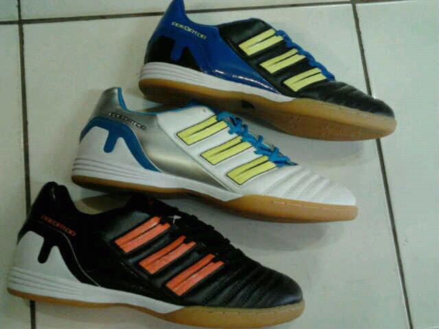 yang masih bingung mau beli sepatu apa? masuk sini aja gan
