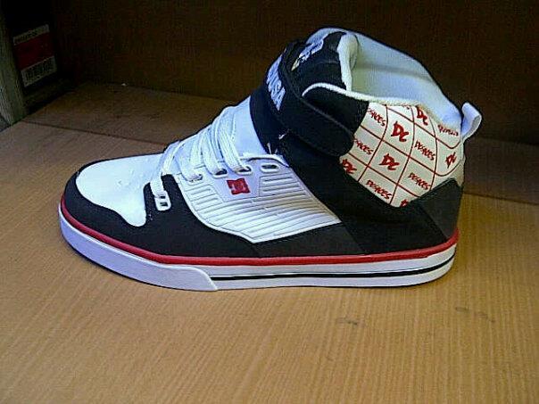 yang masih bingung mau beli sepatu apa? masuk sini aja gan