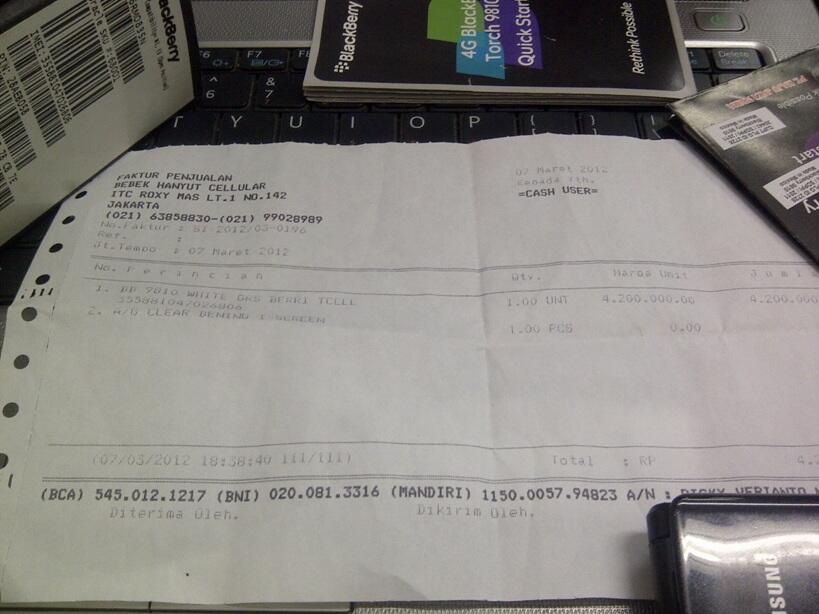 BB Torch 9810 White Second Garansi masih Garansi +/- 16 Bulan