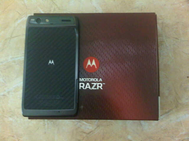 Dijual MotorolaDroid Razr XT-912 Black, ICS 4.0.4, GSM sudah ON, Mint Like New