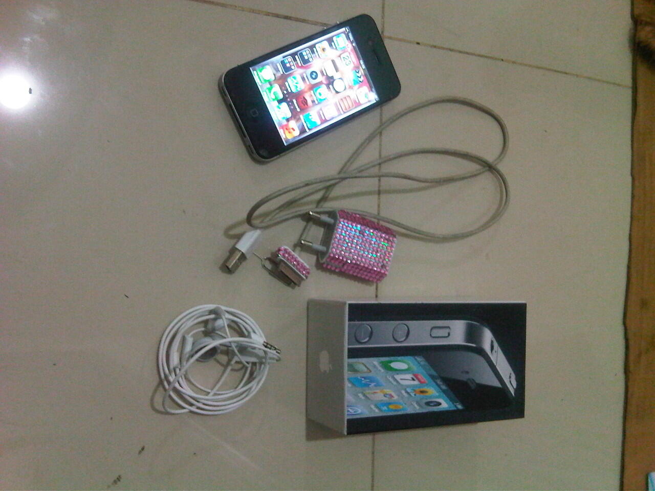 JUAL IPHONE 4G BLACK 16GB FU ex Wanita :)