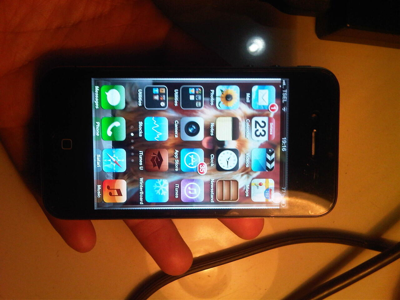 JUAL IPHONE 4G BLACK 16GB FU ex Wanita :)