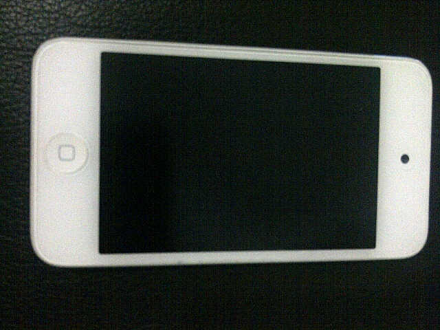 Jual IPOD TOUCH 4th Generation 32GB WHITE ex Wanita