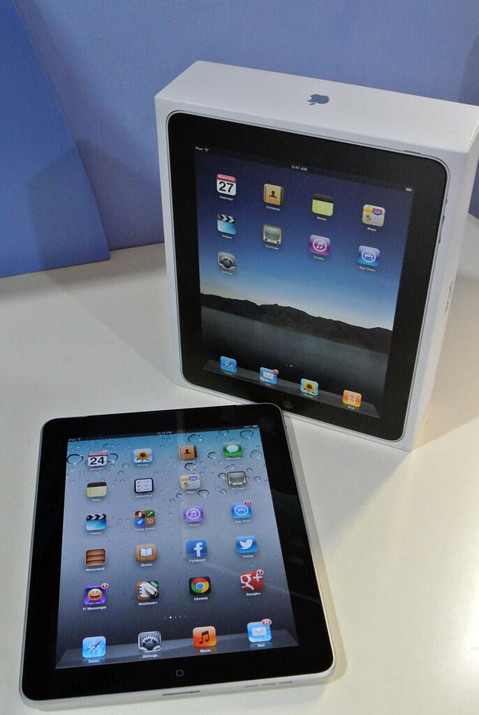 WTS iPad 1st gen 64 GB Wi-Fi + 3G
