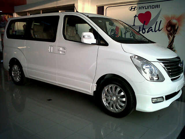 Hyundai H-1 price 424 juta type XG CRDI free tv,dvd,gps,Parking by monitor getin now