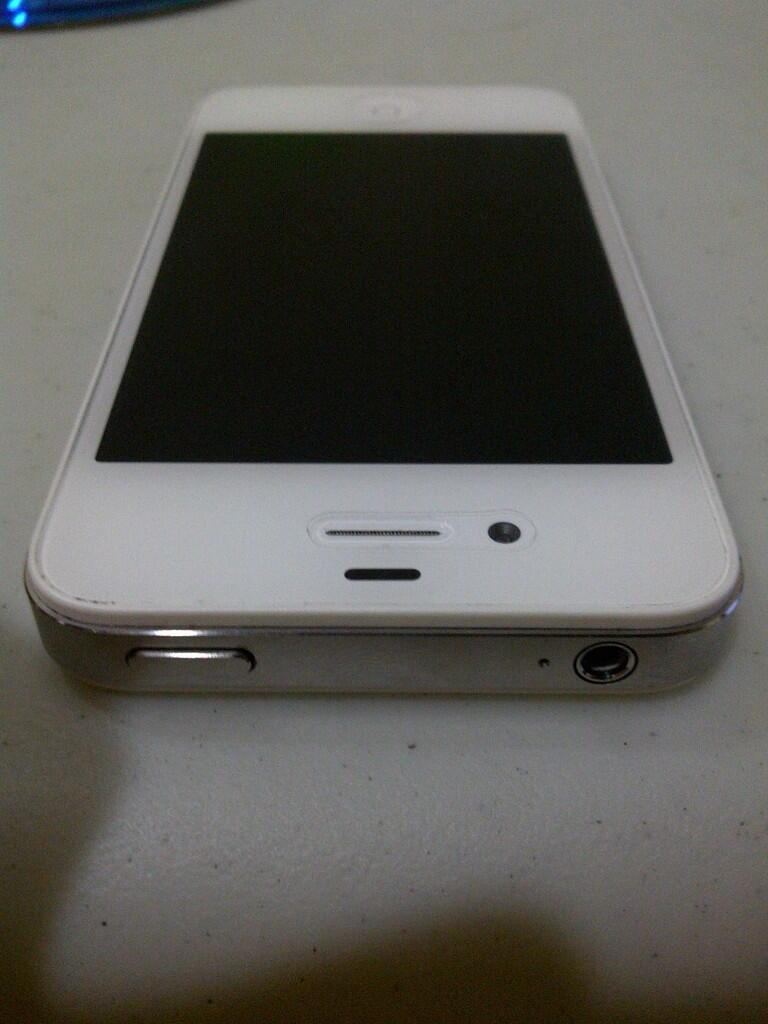 dijual 2nd 99% iphone4s 32GB white FU mulus