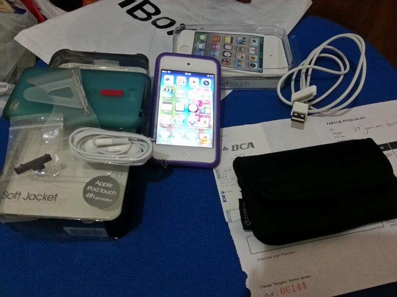 Jual Apple Ipod touch 4th gen 8gb MULUS, MASIH GARANSI sampai Akhir Januari 2013
